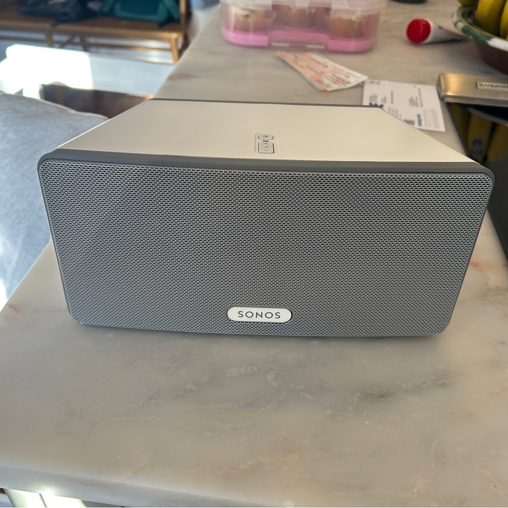 Sonos Play 3 in White. Free shipping!